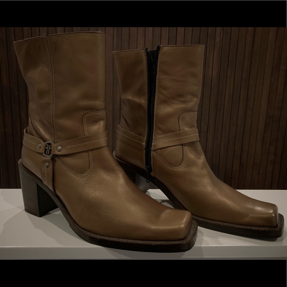 NWOT Frye Gold leather Boots 9 1/2 B Vintage
